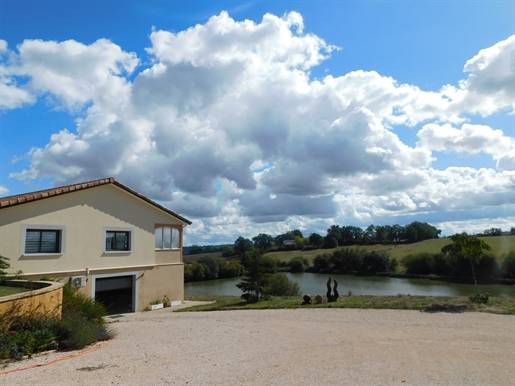 Ruime villa met uitzicht op de Pyreneeën en een groot meer, optie tot aankoop 14ha aangrenzend