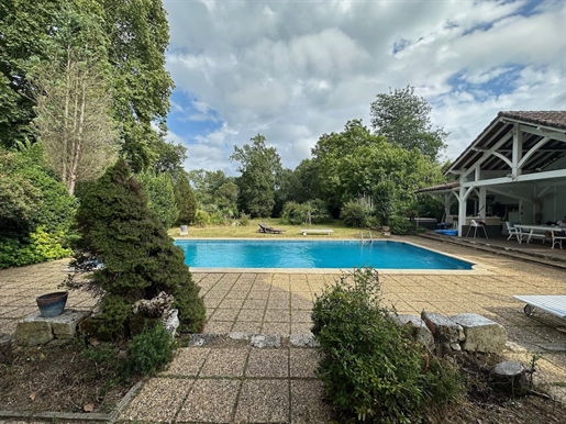 Elegant manor house with pool, tennis court, outbuildings and a beautiful natural park of 13.5 acres