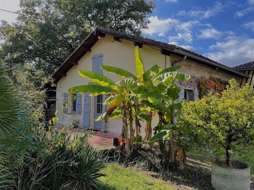 This is a true paradise, a beautifully renovated property situated at the end of a lane sitting in n