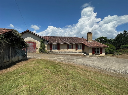 Old farmhouse with 1.3ha of land