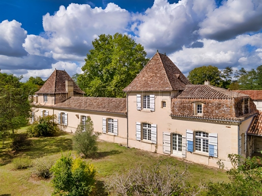 Dordogne Château XVIIème 7 ha Etang