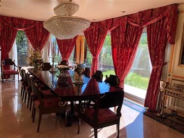 Villa spectaculaire dans le meilleur quartier résidentiel d'Andorre-la-Vieille.