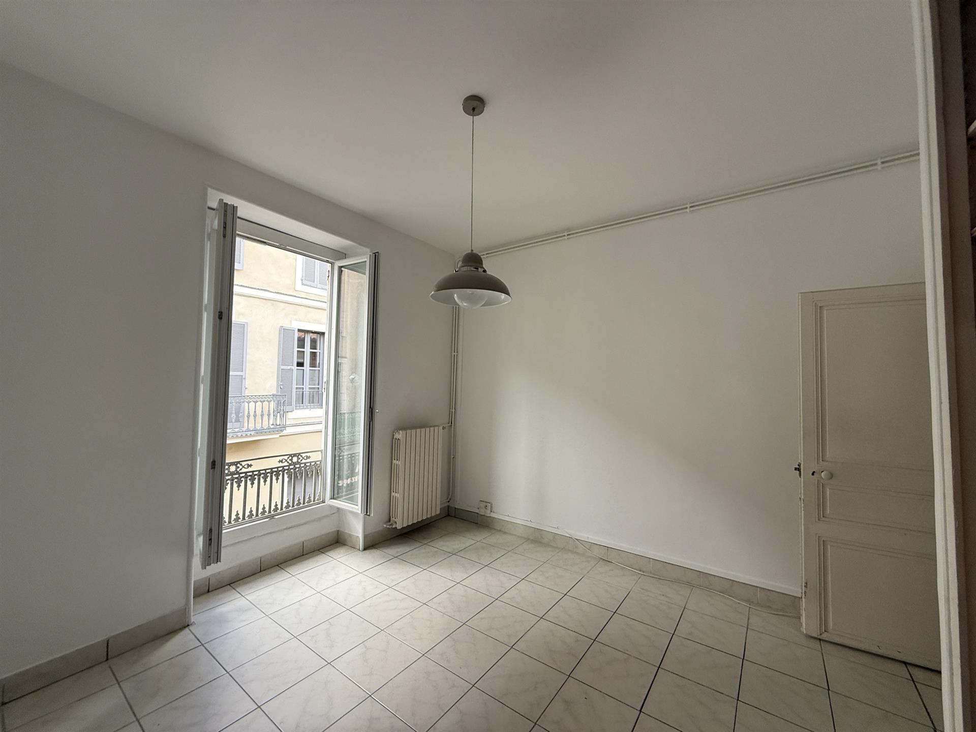 3-Room Apartment For Sale In Nimes