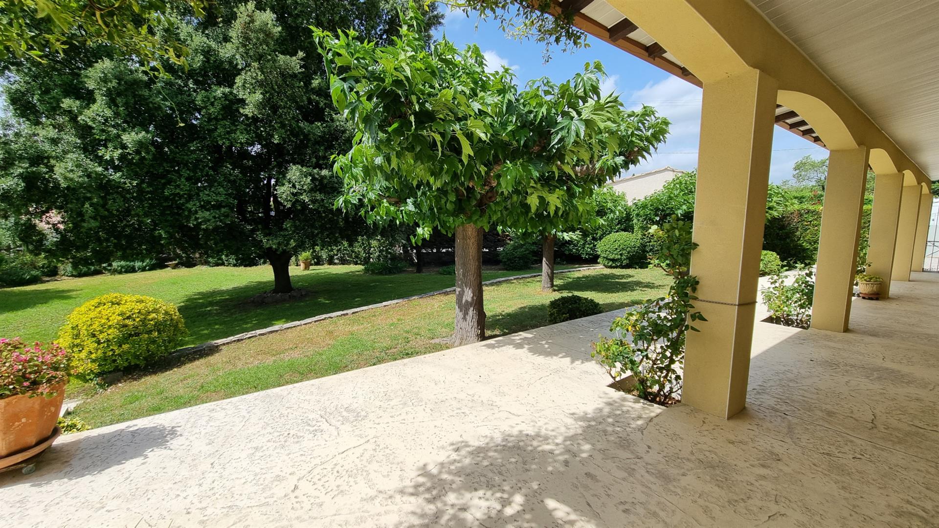 Sale 8 Room Villa Sommieres