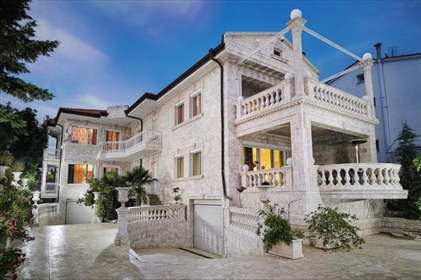 Villa, 450 m², à vendre