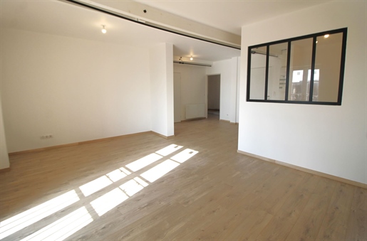 Appartement duplex à créer, au cœur de Gourdon. 62 m2 habitables, cellier.