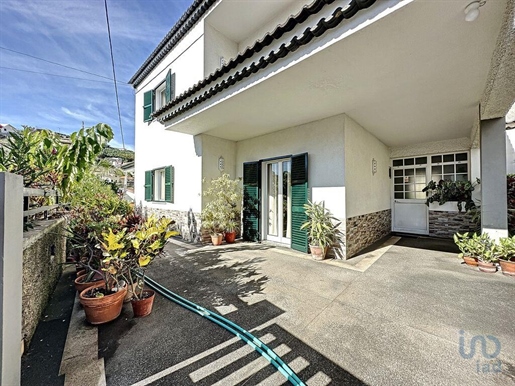 House with 5 Rooms in Madeira with 180,00 m²