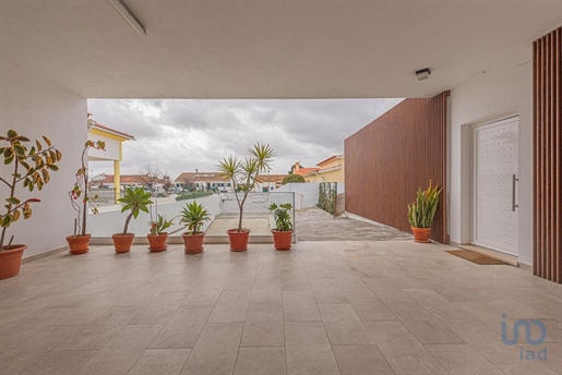 Huisvesting met 4 Kamers in Setúbal met 218,00 m²