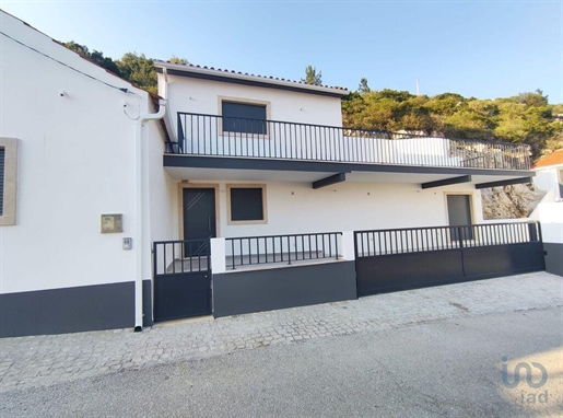 Village house with 3 Rooms in Leiria with 180,00 m²