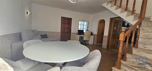 Casa T2 em Faro (Sé e São Pedro) de 89,00 m²