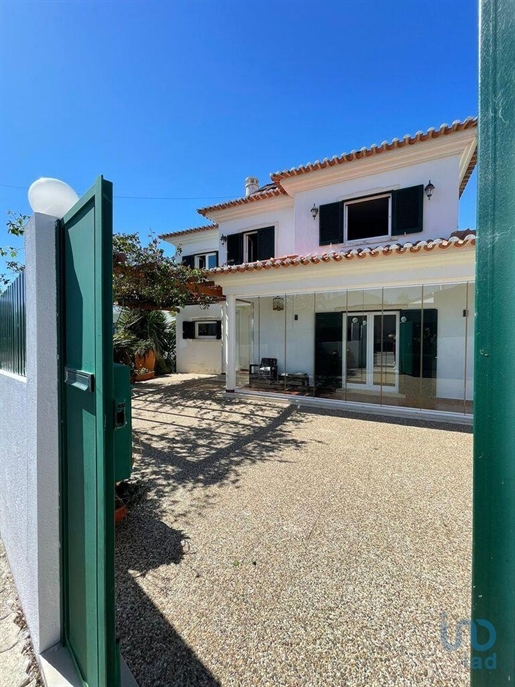 Home / Villa with 5 Rooms in Lisboa with 341,00 m²