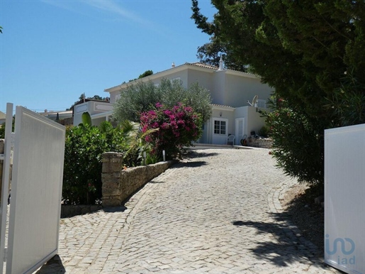 Fifth with 4 Rooms in Faro with 248,00 m²