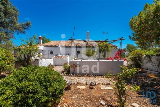 Home / Villa with 2 Rooms in São Brás de Alportel with 173,00 m²