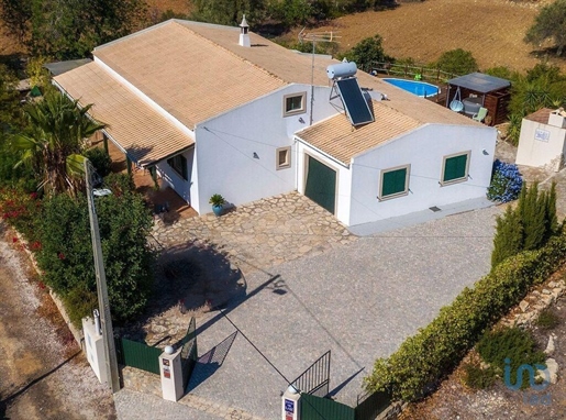 Traditioneel huis met 4 kamers in Faro met 285,00 m²