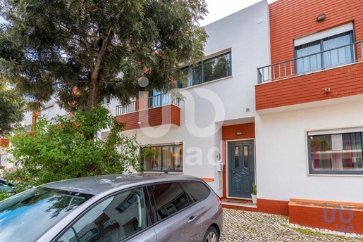 Town House with 3 Rooms in Faro with 153,00 m²