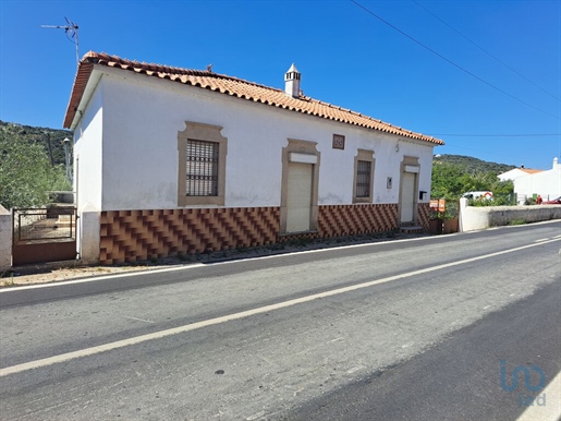 Home / Villa with 3 Rooms in Faro with 177,00 m²