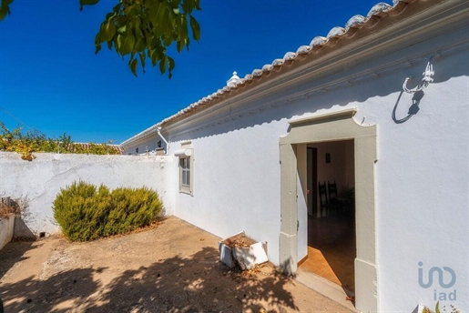 Traditional house with 3 Rooms in Faro with 208,00 m²