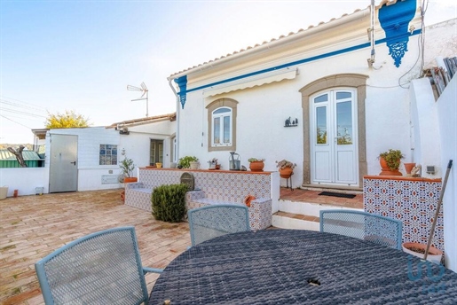 Traditional house with 3 Rooms in Faro with 144,00 m²