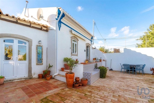 Traditional house with 3 Rooms in Faro with 144,00 m²