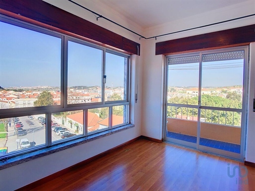 Apartment with 2 Rooms in Lisboa with 95,00 m²