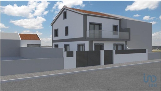 Home / Villa with 3 Rooms in Leiria with 145,00 m²