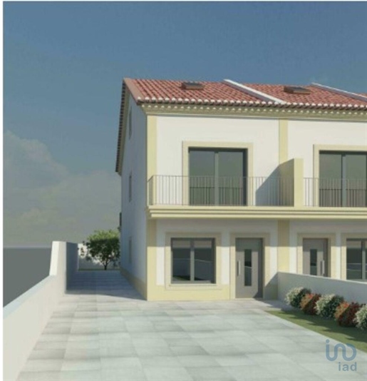 Home / Villa with 3 Rooms in Leiria with 145,00 m²