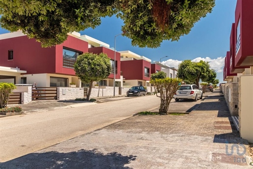 Town House with 4 Rooms in Leiria with 159,00 m²