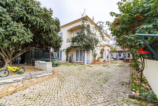 House with 4 Rooms in Faro with 260,00 m²
