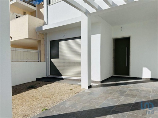 Housing with 3 Rooms in Faro with 210,00 m²