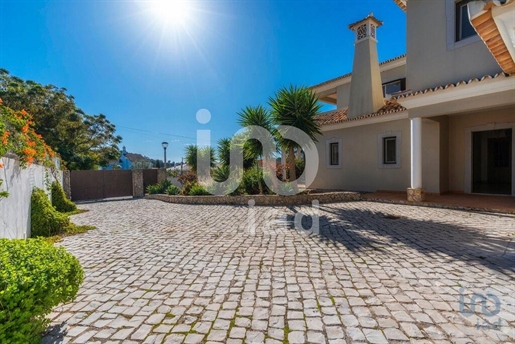 Home / Villa with 4 Rooms in Faro with 362,00 m²