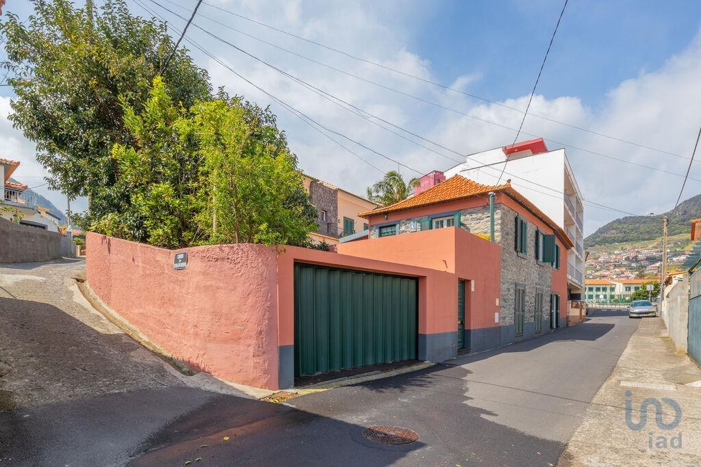 Home / Villa with 4 Rooms in Machico with 207,00 m²