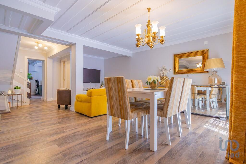 Home / Villa with 4 Rooms in Machico with 207,00 m²