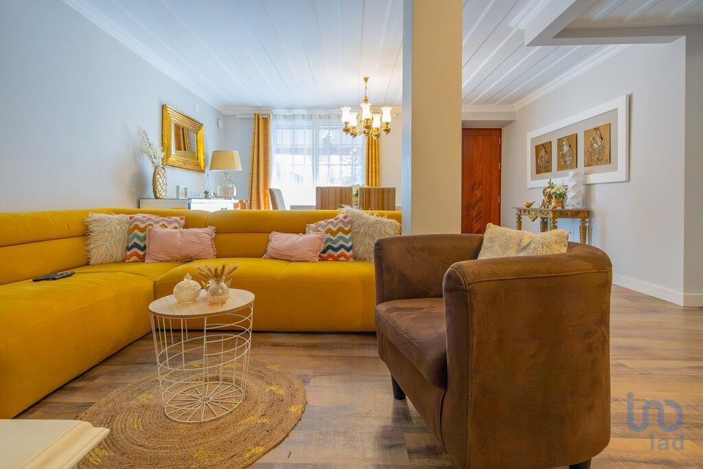 Home / Villa with 4 Rooms in Machico with 207,00 m²