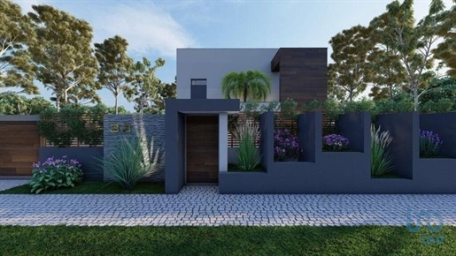 Home / Villa with 3 Rooms in Faro with 230,00 m²
