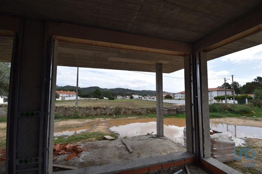 Home / Villa with 3 Rooms in Leiria with 160,00 m²