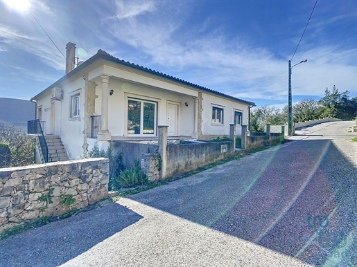 Huis met 3 Kamers in Leiria met 253,00 m²