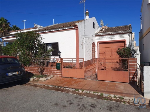 Home / Villa with 2 Rooms in Faro with 132,00 m²