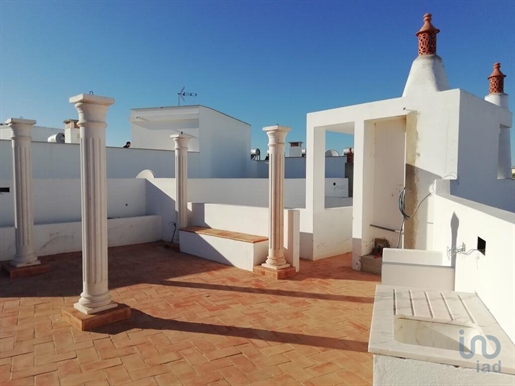 Home / Villa with 3 Rooms in Faro with 200,00 m²