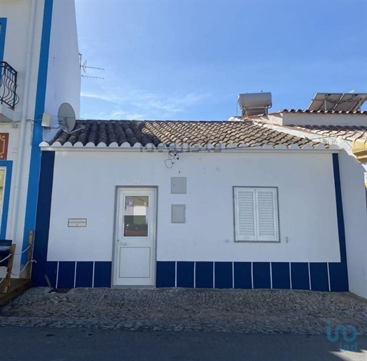 Home / Villa with 2 Rooms in Faro with 95,00 m²