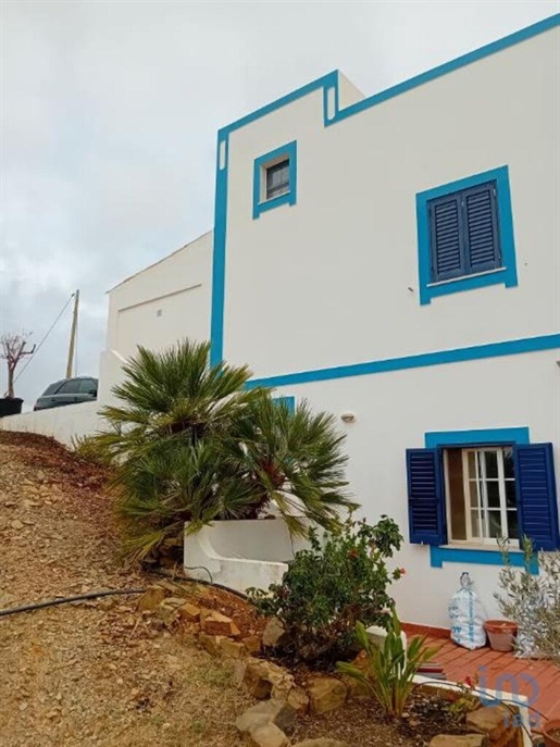Home / Villa with 2 Rooms in Faro with 122,00 m²