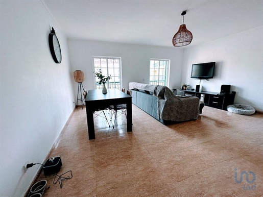 Apartment with 3 Rooms in Faro with 147,00 m²