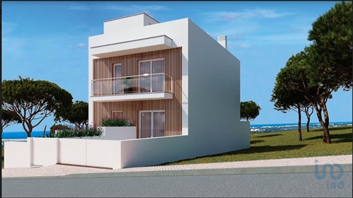 Home / Villa with 3 Rooms in Faro with 186,00 m²