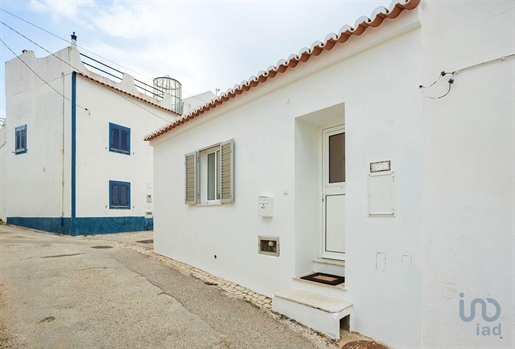 Home / Villa with 2 Rooms in Faro with 76,00 m²