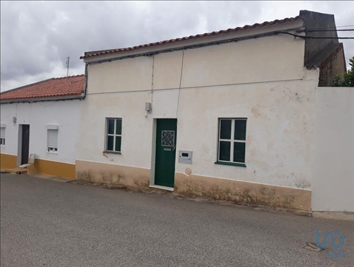 Fifth with 2 Rooms in Portalegre with 137,00 m²