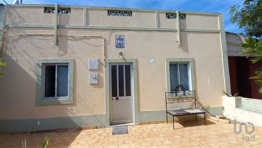 Traditional house with 2 Rooms in Faro with 165,00 m²
