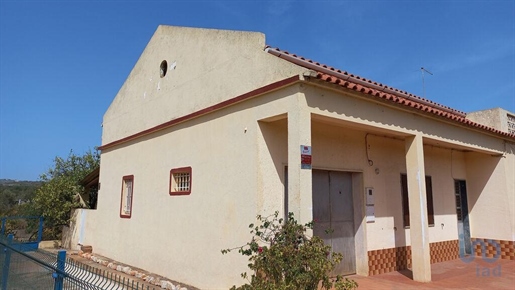 Traditional house with 2 Rooms in Faro with 110,00 m²