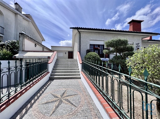 Home / Villa with 3 Rooms in Porto with 458,00 m²