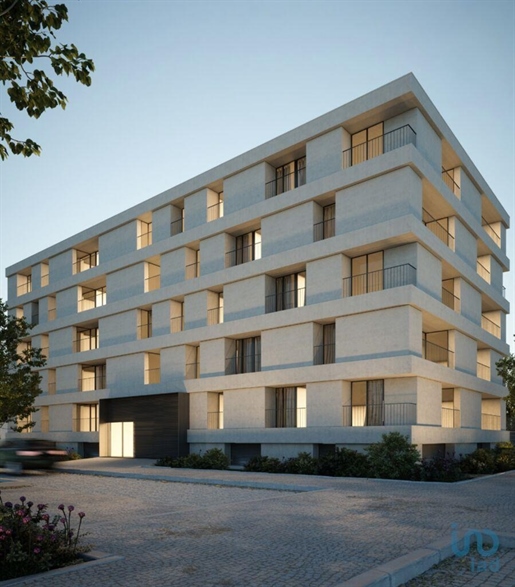 Appartement T2 à Porto de 132,00 m²