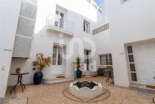 House with 7 Rooms in Faro with 424,00 m²