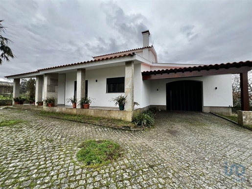 House with 4 Rooms in Viseu with 284,00 m²